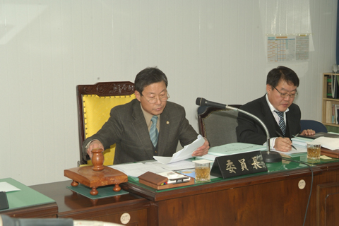 제136회 2차 정례회 예결특위 회의중0