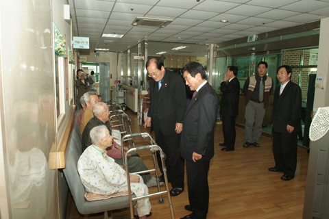 삼가노인전문요양원 방문 위로0