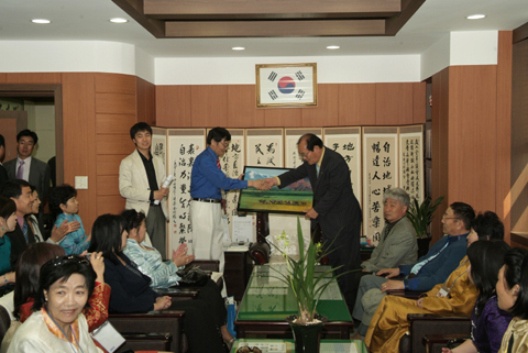 몽골 벚꽃마라톤 선수단 의회 방문0