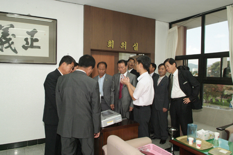 합천군선관위의 전자투표용 터치스크린 시연0