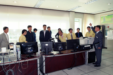 대양면 소재 생활폐기물처리시설 현장확인 활동 중인 특별위원회 위원들0