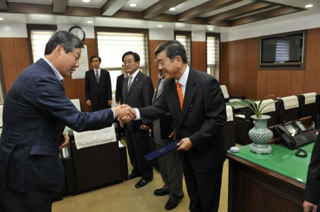 2013회계년도 합천군 결산검사위원 위촉식2