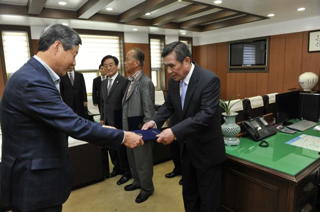 2013회계년도 합천군 결산검사위원 위촉식3