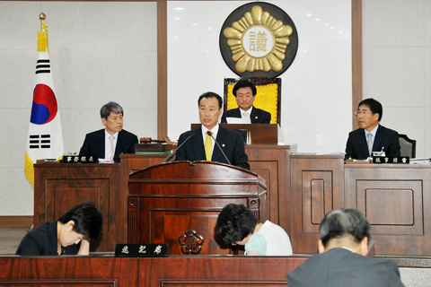 제173회 임시회 제1차 본회의 문을주의원 결의문 낭독0