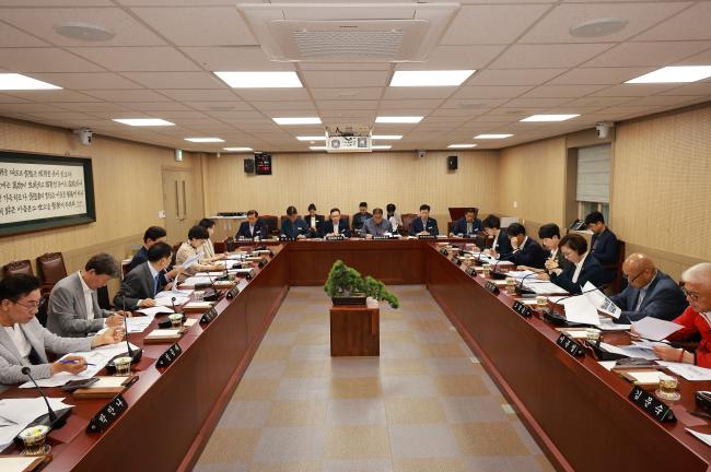 5월 첫 번째 의원정례간담회 1