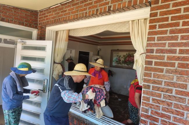 합천군의회 집중호우 수해에 따른 수해복구 지원 활동1