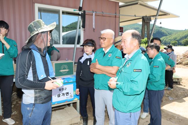 의성군의회 수해복구 성금기탁1