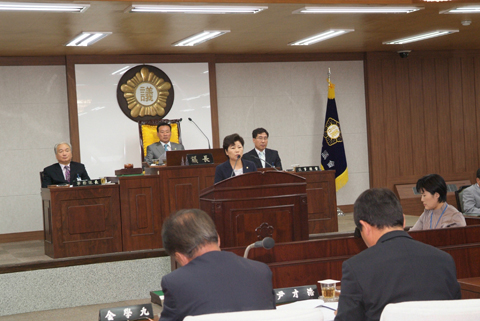 제155회 임시회 2차 본회의에서 5분 자유발언 중인 박수남 운영위원장0