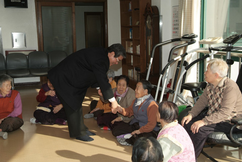 설맞이 삼가노인전문요양원 위로 방문