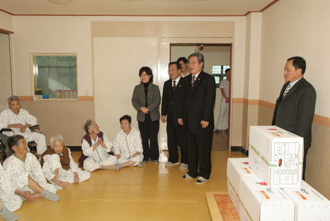 설맞이 삼가노인전문요양원 위로 방문