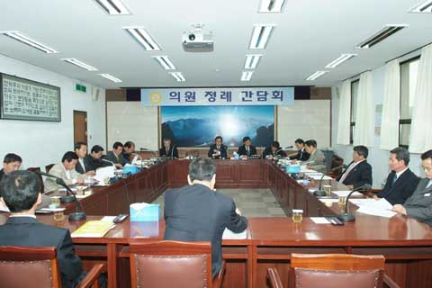 5월 첫째 주 의원정례간담회