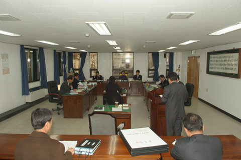 현장확인특위 회의중