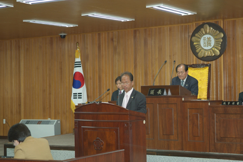 김학구운영위원장의 운영위원회 심사결과보고