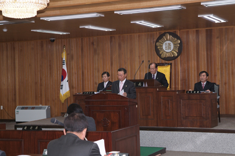 제144회 임시회 제4차 본회의에서 산업건설위 의안심사 결과보고 중인 문을주의원