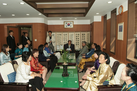 몽골 벚꽃마라톤 선수단 의회 방문