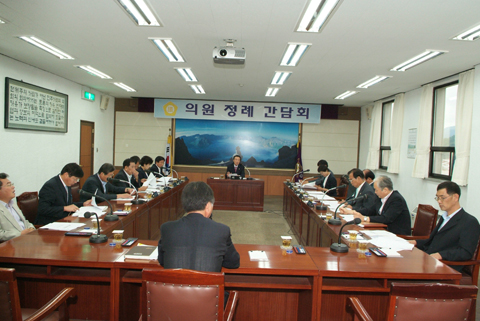 8월 첫째 주 의원정...