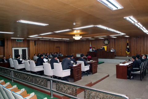 2008년 2회 추가경정예산안 제안설명을 하고 있는 심의조군수