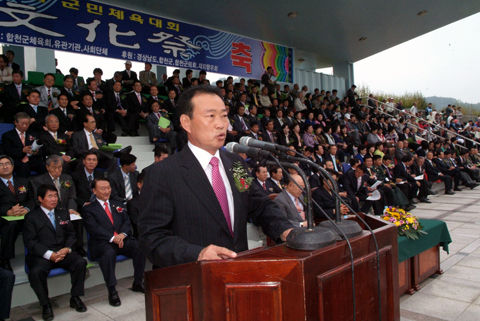 대야문화제 개막 축사를 하고 있는 문을주의장