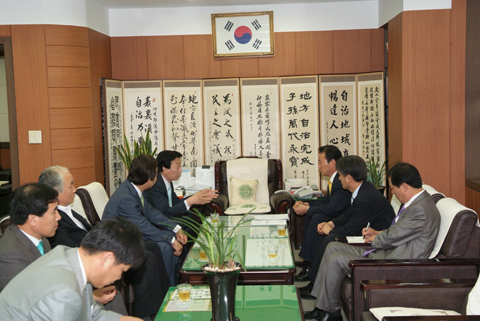 경상남도 권정호 교...